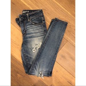 AMERICAN EAGLE HI-RISE DISTRESSED JEGGING
